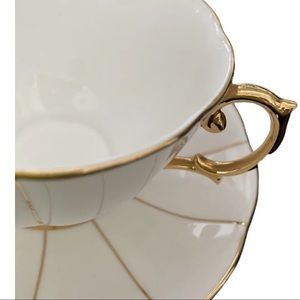 ROYAL ALBERT  Bone China white Gold Trim Scalloped Pedestal Cup & Sauce